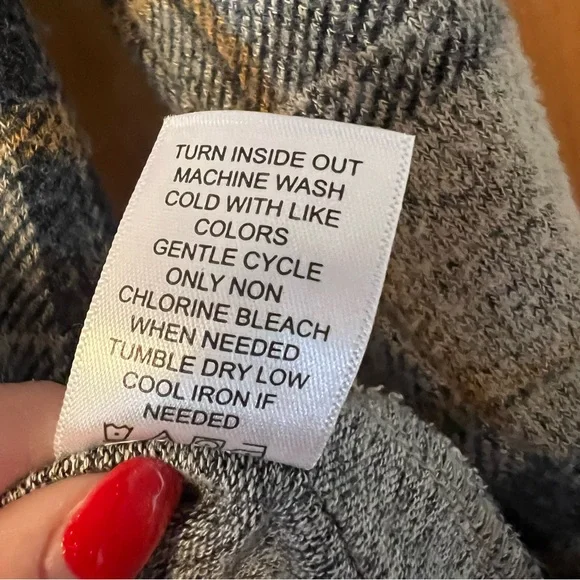 Maurices Plaid Super Soft Cardigan Size M - Picture 11 of 11